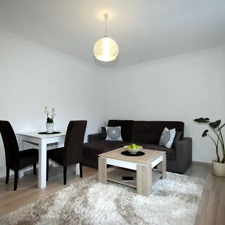 Pearl Apartment *